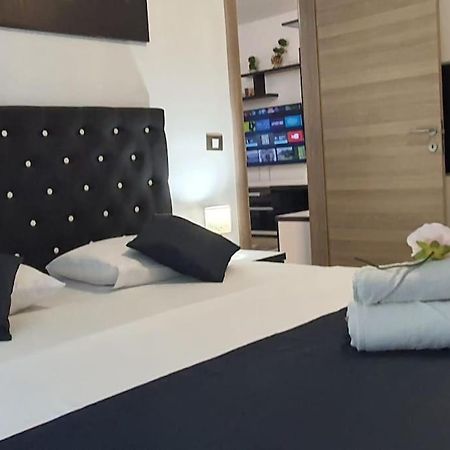 Alezzy Reasort Luxury Apartment 81 Prima Linie La Mare Нэводари Экстерьер фото