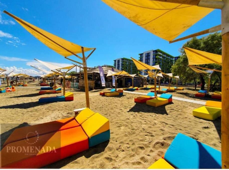 Alezzy Reasort Luxury Apartment 81 Prima Linie La Mare Нэводари Экстерьер фото