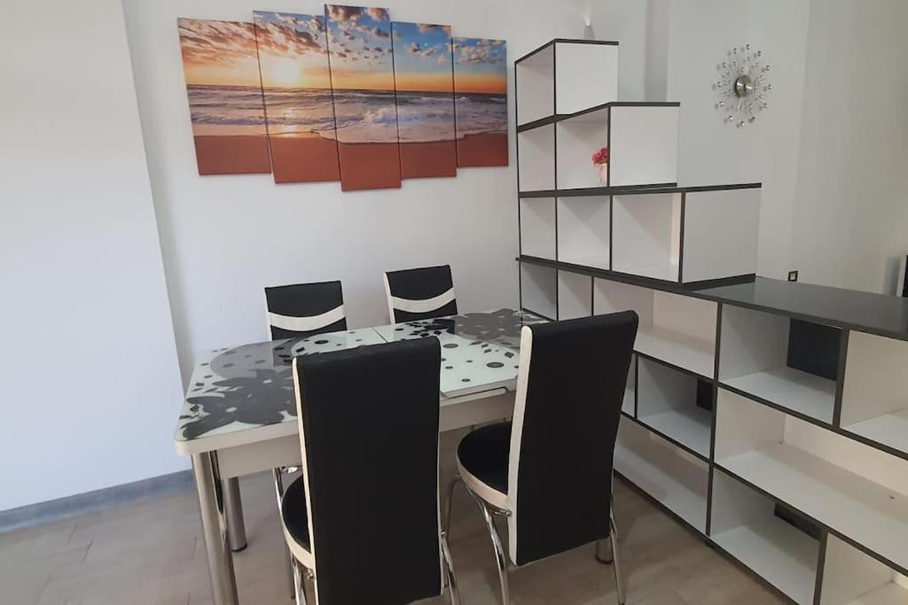 Alezzy Reasort Luxury Apartment 81 Prima Linie La Mare Нэводари Экстерьер фото