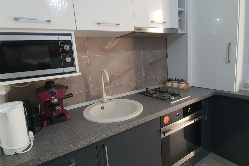 Alezzy Reasort Luxury Apartment 81 Prima Linie La Mare Нэводари Экстерьер фото