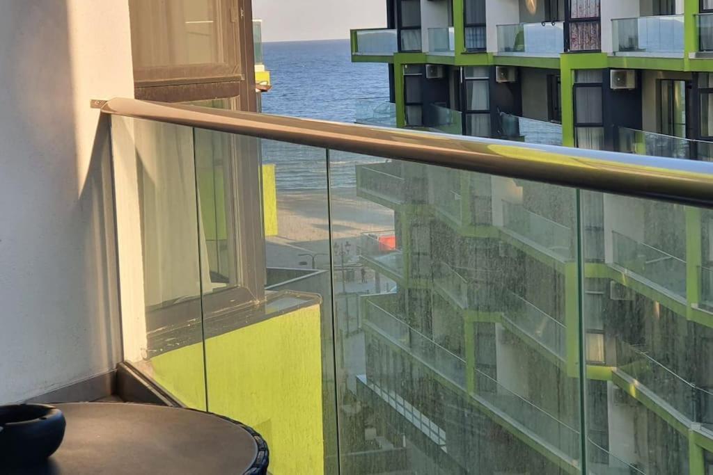 Alezzy Reasort Luxury Apartment 81 Prima Linie La Mare Нэводари Экстерьер фото