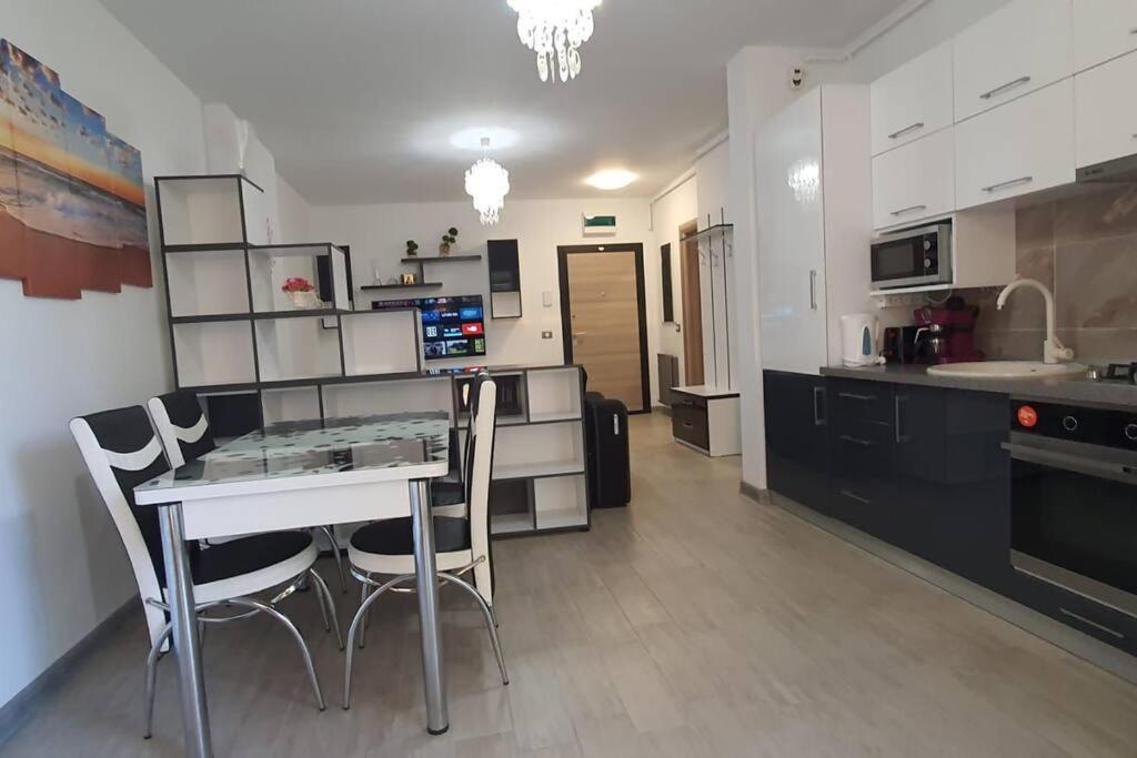 Alezzy Reasort Luxury Apartment 81 Prima Linie La Mare Нэводари Экстерьер фото